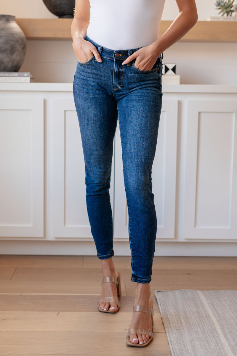 Judy Blue Maxine Mid-Rise Skinny Jeans