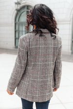 Feminine Boyfriend Blazer in Plaid