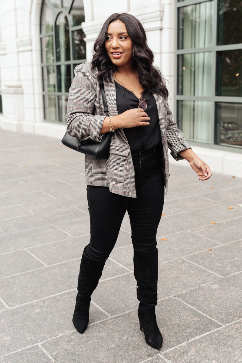 Feminine Boyfriend Blazer in Plaid