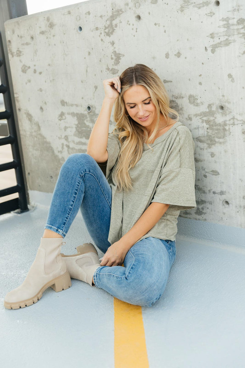 Hannah Tee in Faded Olive