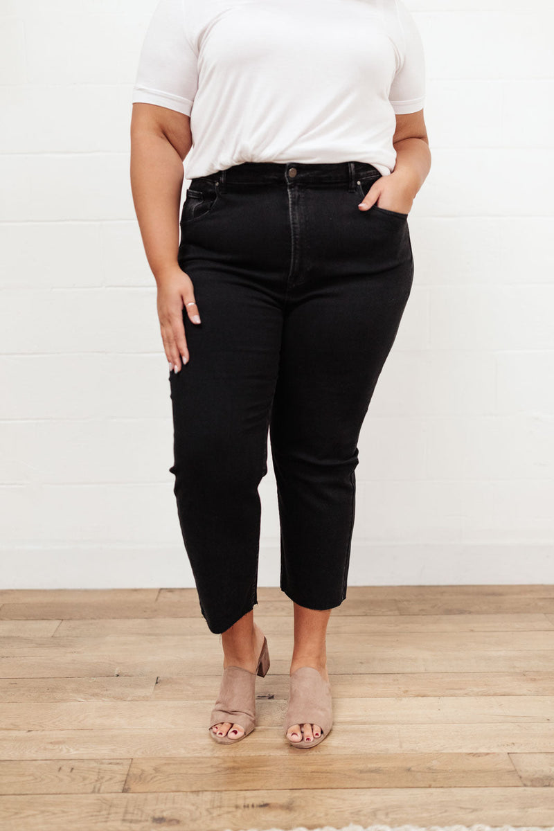 Risen High Waist Mom Fit Jeans In Black