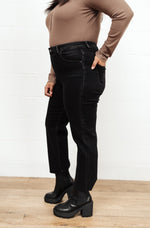 Risen High Waist Mom Fit Jeans In Black