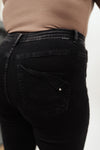 Risen High Waist Mom Fit Jeans In Black