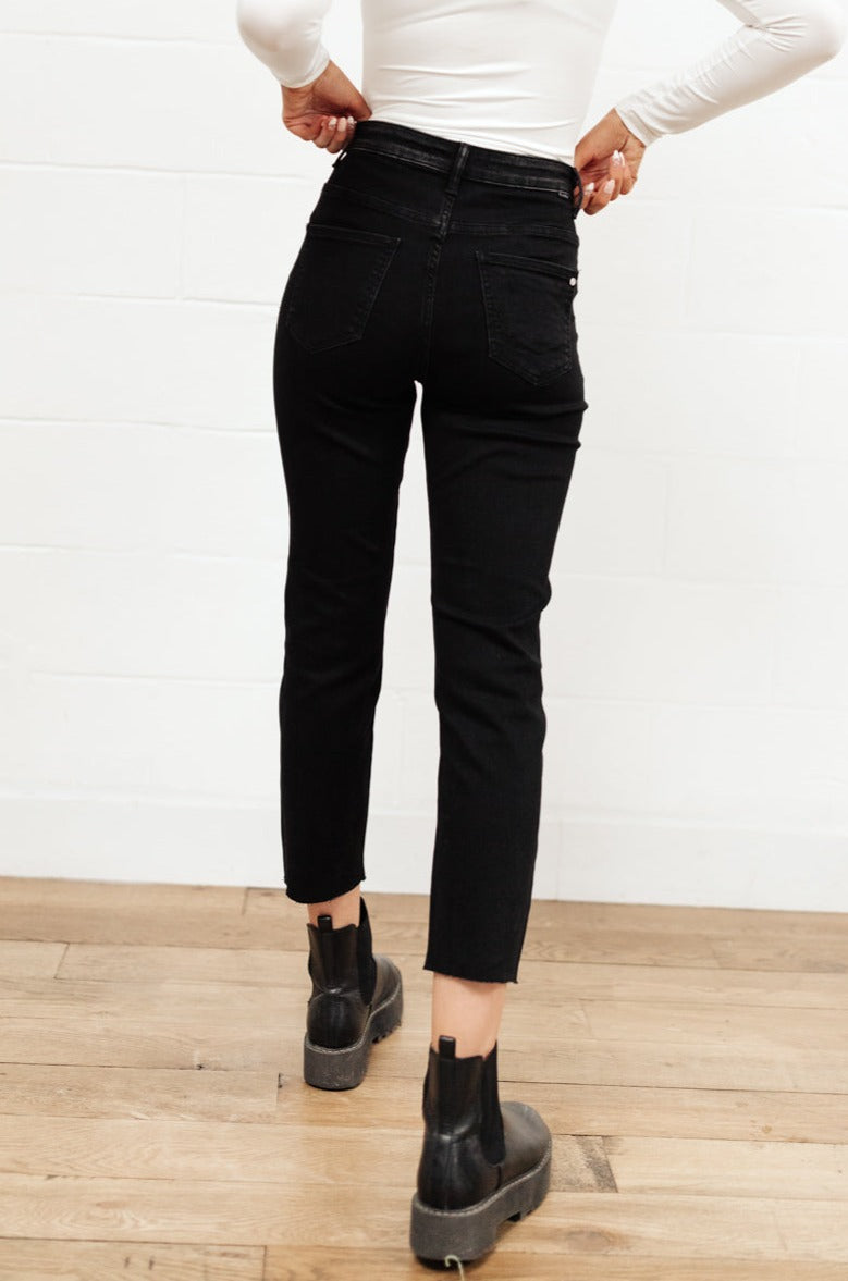 Risen High Waist Mom Fit Jeans In Black