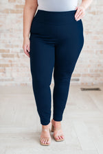 Magic Skinny Pants in Navy