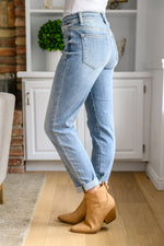 Judy Blue Mallory Mid Rise Bleach Wash Boyfriend Jeans