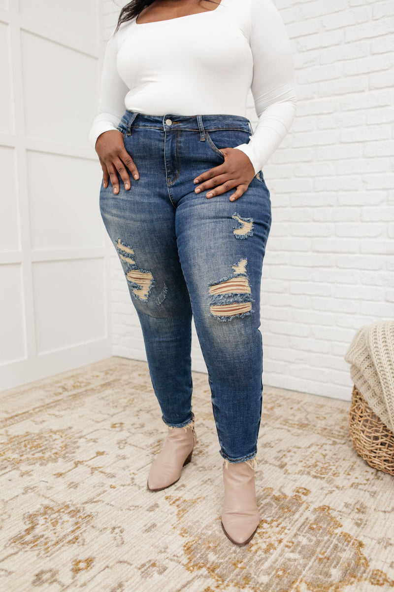 Judy Blue Mid-Rise Destroyed Relaxed Fit Jeans