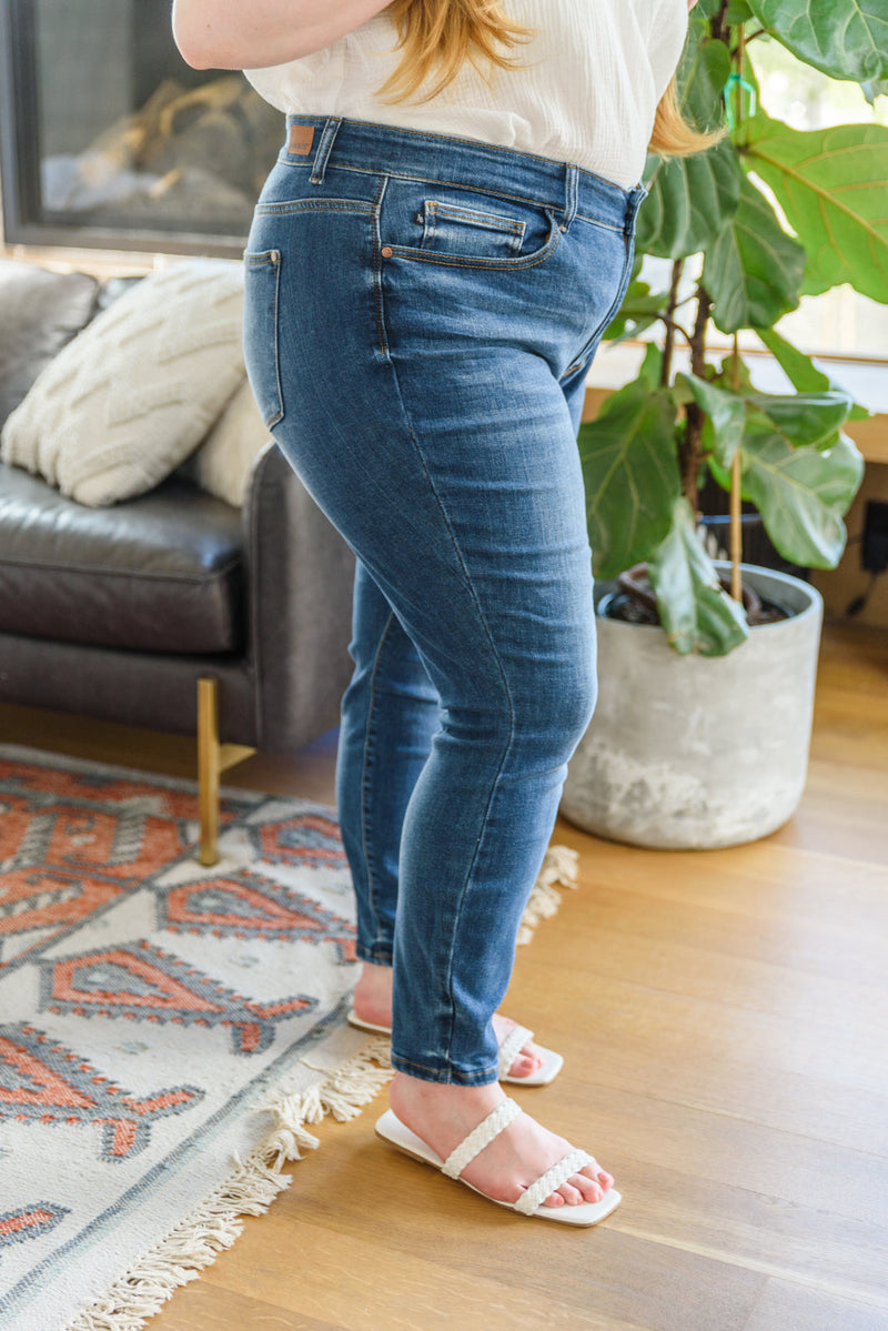 Judy Blue Mid-Rise Skinny Jeans