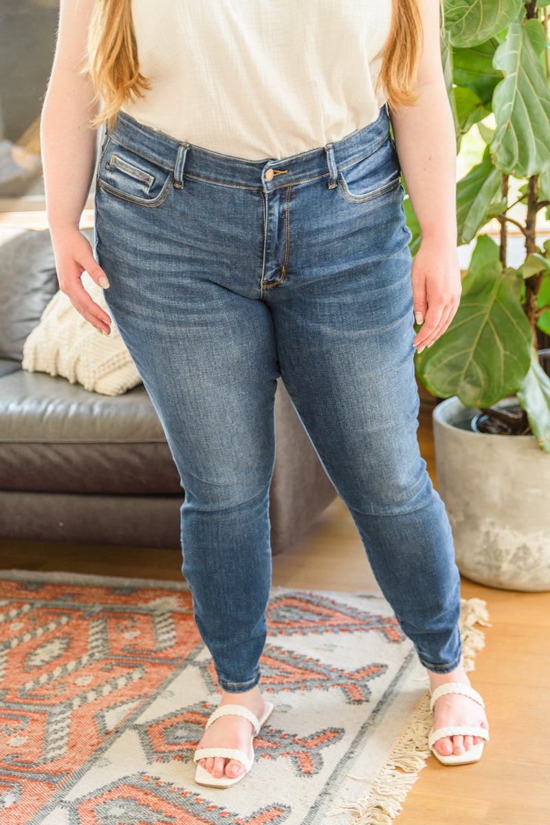 Judy Blue Mid-Rise Skinny Jeans