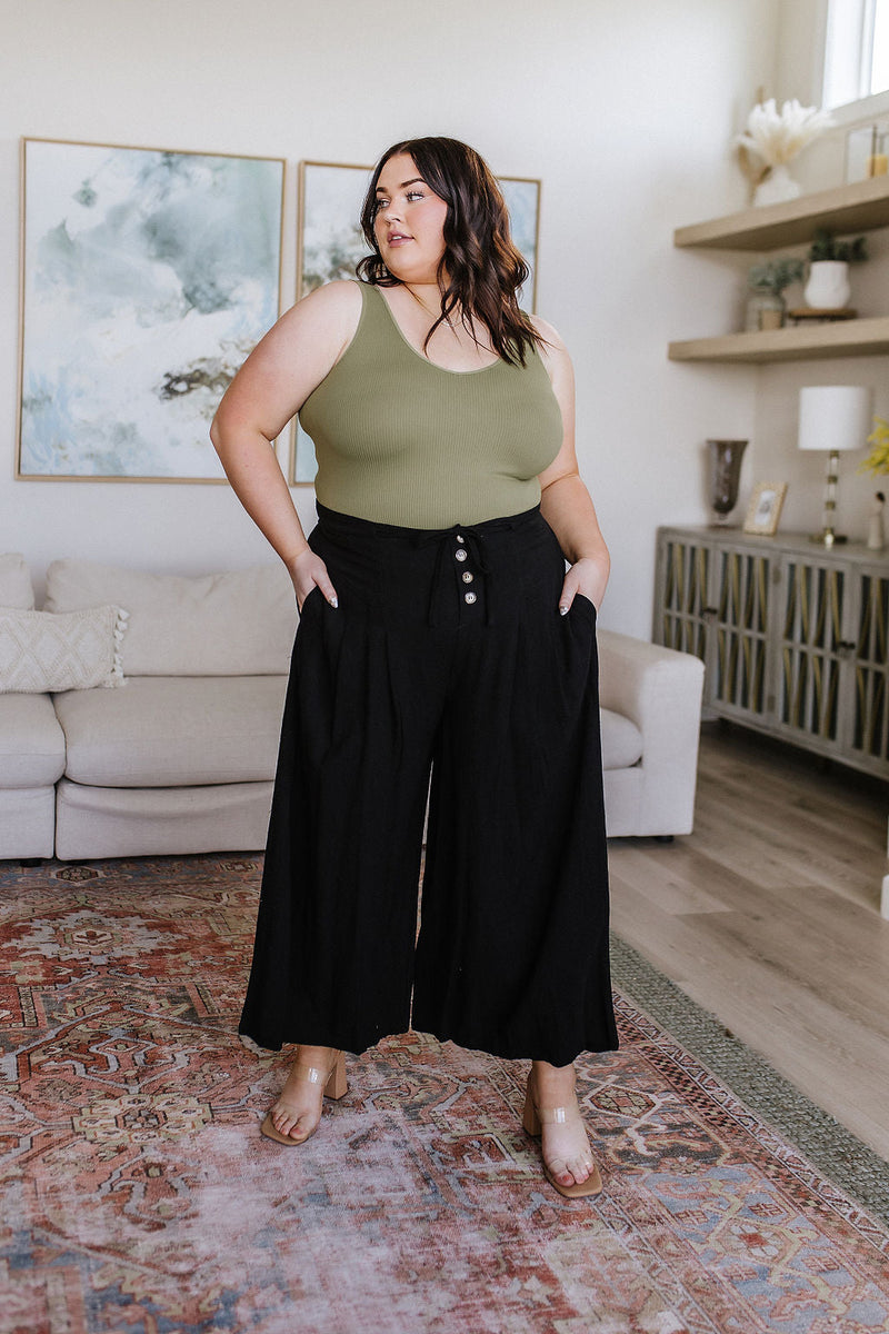 Modern Classic Wide Leg Crop Pants in Black