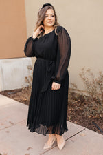 Simple And Pleated Dress in Black